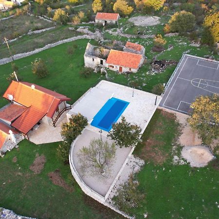 Patakun Holiday Home For 5, With Heated Pool Lecevica Exterior photo