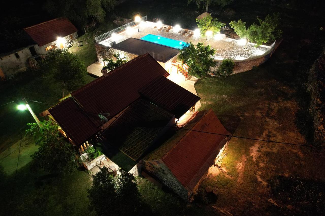 Patakun Holiday Home For 5, With Heated Pool Lecevica Exterior photo